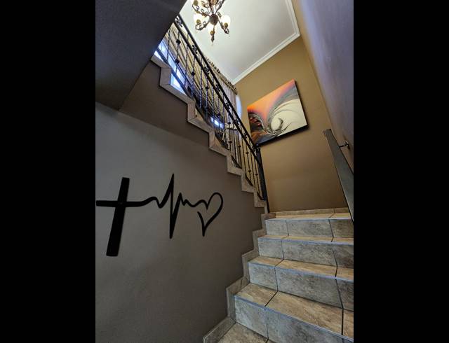 3 BEDROOM TOWNHOUSE FOR SALE IN VANDERBIJLPARK SE 8